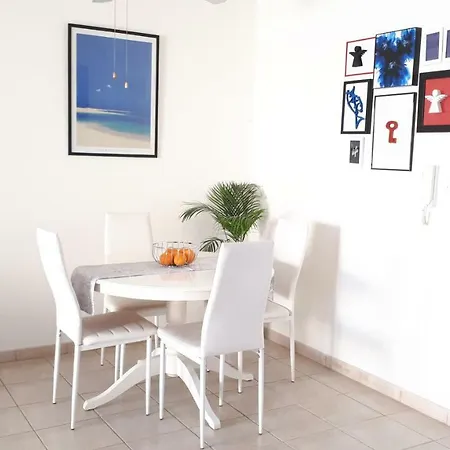 Cozy 2 Bedroom Apt With Pool, Free Wi Fi, Near Sea Apartament Pafos