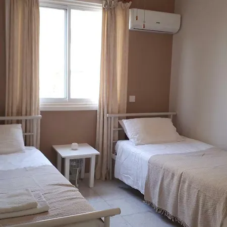 Cozy 2 Bedroom Apt With Pool, Free Wi Fi, Near Sea * Πάφος