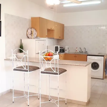 Cozy 2 Bedroom Apt With Pool, Free Wi Fi, Near Sea Διαμέρισμα
