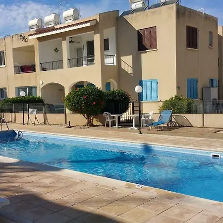 Cozy 2 Bedroom Apt With Pool, Free Wi Fi, Near Sea Διαμέρισμα Πάφος