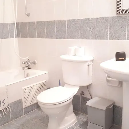 Cozy 2 Bedroom Apt With Pool, Free Wi Fi, Near Sea Pafos