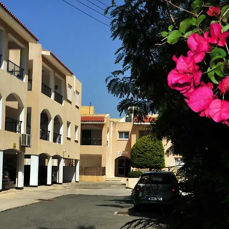 Cozy 2 Bedroom Apt With Pool, Free Wi Fi, Near Sea * Πάφος