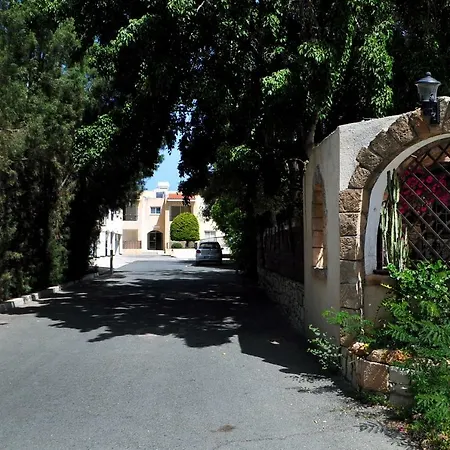 Cozy 2 Bedroom Apt With Pool, Free Wi Fi, Near Sea Pafos