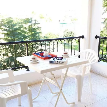Cozy 2 Bedroom Apt With Pool, Free Wi Fi, Near Sea Pafos