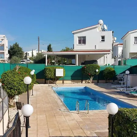 Daire Cozy 2 Bedroom Apt With Pool, Free Wi Fi, Near Sea Pafos