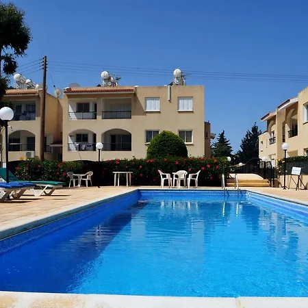 Cozy 2 Bedroom Apt With Pool, Free Wi Fi, Near Sea Pafos