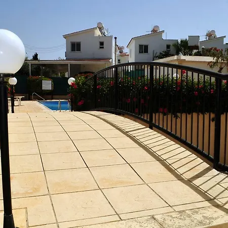 Daire Cozy 2 Bedroom Apt With Pool, Free Wi Fi, Near Sea *